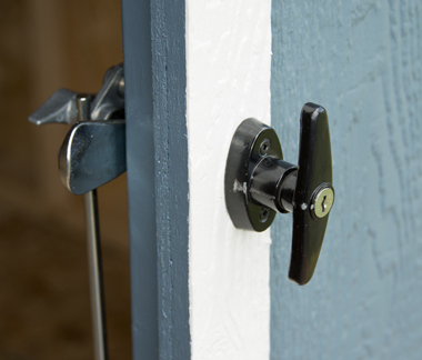 locking t handle for shed